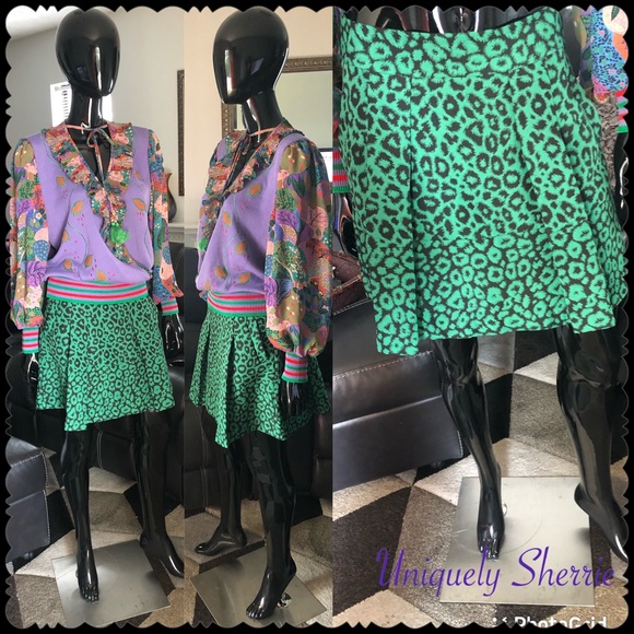 Banana Republic Dresses & Skirts - Banana Republic Green/Black Skirt